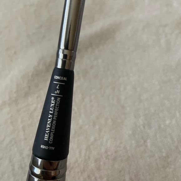 Heavenly Luxe Complexion Perfection Brush #7 - Picture 4 of 7